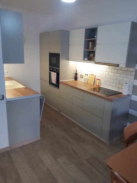 Vlore jepet me qera nga Pronari, pa-komision apartament 1+1+Ballkon Kati 5, 800 € (lungomare).