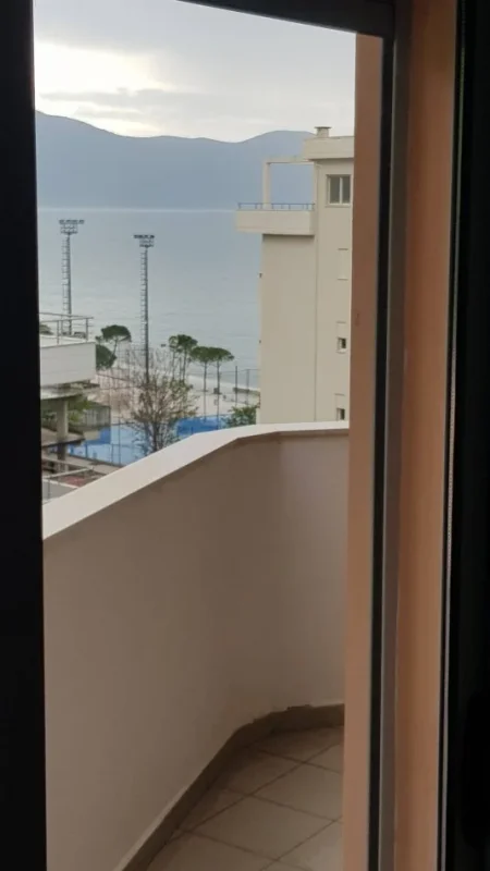 Vlore jepet me qera nga Pronari, pa-komision apartament 1+1+Ballkon Kati 5, 800 € (lungomare).