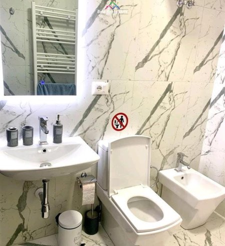 Tirane, jepet me qera apartament 1+1 Kati 1, 64 m² 600 € (Rruga Karl Gega)