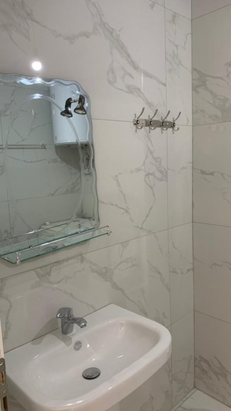 Tirane, jepet me qera apartament 1+1+Ballkon Kati 8, 80 m² 45000 leke/muaj (Bulevardi Kasharit)