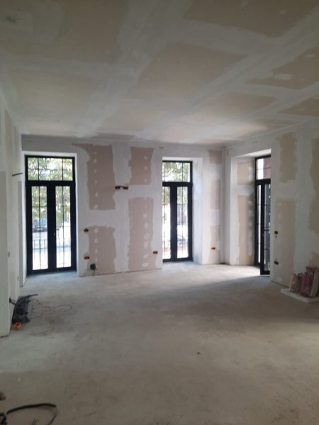 Tirane, jepet me qera dyqan Kati 0, 250 m² 5.000 € (medreseja)