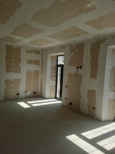 Tirane, jepet me qera dyqan Kati 0, 250 m² 5.000 € (medreseja)