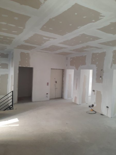 Tirane, jepet me qera dyqan Kati 0, 250 m² 5.000 € (medreseja)