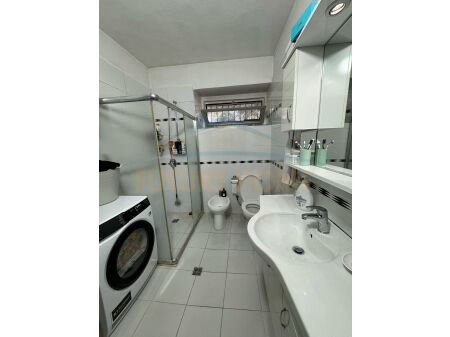 Tirane, shitet apartament 2+1+Ballkon Kati 1, 70 m² 196.000 € (Rruga Pjeter Budi)