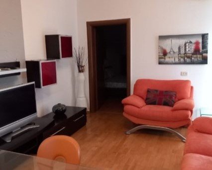 Tirane, jepet me qera apartament 1+1+Aneks+Ballkon Kati 5, 65 m² 600 € (21 dhjetori , rruga e kavajes)