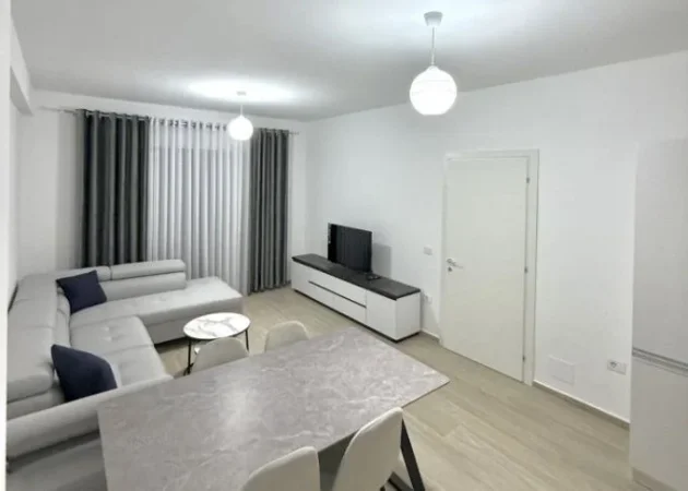 Tirane, jepet me qera apartament 2+1+Aneks+Ballkon Kati 2, 105 m² 700 € (ish fusha e aviacionit)