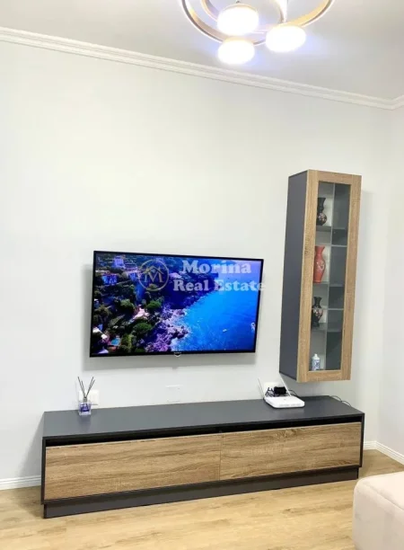 Tirane, jepet me qera apartament 1+1 Kati 1, 65 m² 600 € (Stacioni i Trenit)