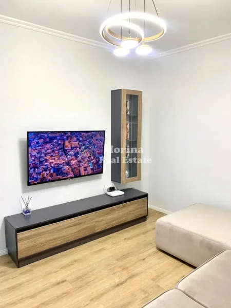 Tirane, jepet me qera apartament 1+1 Kati 1, 65 m² 600 € (Stacioni i Trenit)