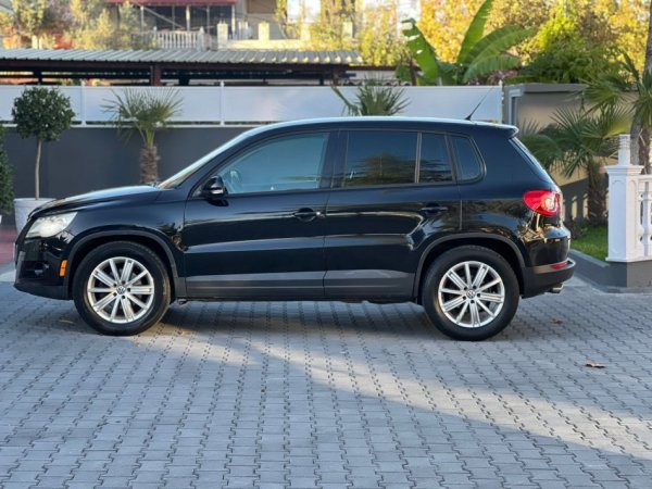 Fier, shes makine VW Tiguan-2.0 Benzine-4MOTION-AUTOMATIK 5200 EURO-I PERSHTASHEM PER GAZ 100%-069 44 00 305 Benzin, e zeze automatik Klima 148.000 km 5.200 €