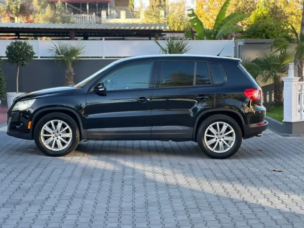 Fier, shes makine VW Tiguan-2.0 Benzine-4MOTION-AUTOMATIK 5200 EURO-I PERSHTASHEM PER GAZ 100%-069 44 00 305 Benzin, e zeze automatik Klima 148.000 km 5.200 €