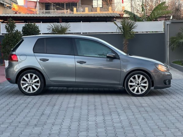 Fier, shes makine VW Golf 6-1.4 Benzin-2010-AUTOMATIK 4500 EURO-069 44 00 305-LETRAT PAGUARA-NDERROHET Benzin, gri metalizato automatik Klima 290.000 km 4.500 €