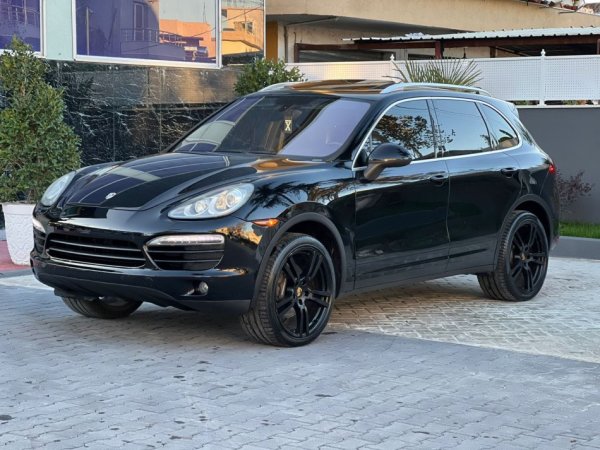 Fier, shes makine PORSCHE CAYENNE-3.6 BENZIN GAZ STAG-FULL OPTIONS-LETRAT 12-2026 XHAMA TE ZINJ KOMPLET-13.500 EURO OSE NDERROHET-069 44 00 305 Benzin+Gaz, e zeze automatik Klima 250.000 km 13.500 €