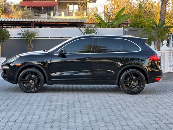 Fier, shes makine PORSCHE CAYENNE-3.6 BENZIN GAZ STAG-FULL OPTIONS-LETRAT 12-2026 XHAMA TE ZINJ KOMPLET-13.500 EURO OSE NDERROHET-069 44 00 305 Benzin+Gaz, e zeze automatik Klima 250.000 km 13.500 €