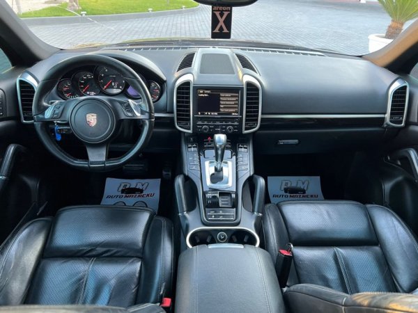 Fier, shes makine PORSCHE CAYENNE-3.6 BENZIN GAZ STAG-FULL OPTIONS-LETRAT 12-2026 XHAMA TE ZINJ KOMPLET-13.500 EURO OSE NDERROHET-069 44 00 305 Benzin+Gaz, e zeze automatik Klima 250.000 km 13.500 €