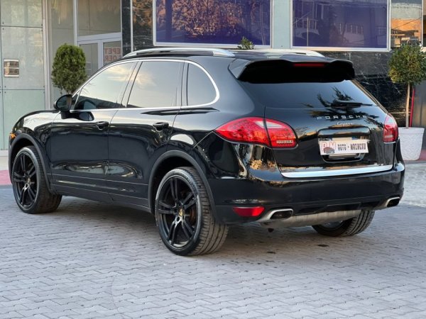 Fier, shes makine PORSCHE CAYENNE-3.6 BENZIN GAZ STAG-FULL OPTIONS-LETRAT 12-2026 XHAMA TE ZINJ KOMPLET-13.500 EURO OSE NDERROHET-069 44 00 305 Benzin+Gaz, e zeze automatik Klima 250.000 km 13.500 €