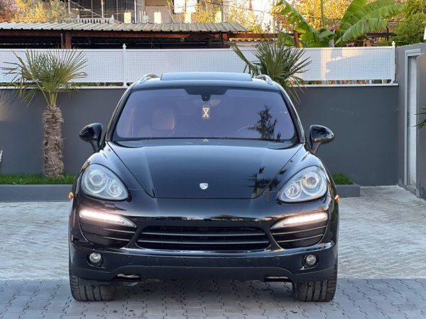 Fier, shes makine PORSCHE CAYENNE-3.6 BENZIN GAZ STAG-FULL OPTIONS-LETRAT 12-2026 XHAMA TE ZINJ KOMPLET-13.500 EURO OSE NDERROHET-069 44 00 305 Benzin+Gaz, e zeze automatik Klima 250.000 km 13.500 €