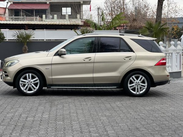 Fier, shes makine MERCEDES BENZ ML350 DIESEL BLUEEFFICIENCY-2012 12.500 EURO-MUNDESI NDERRIMI-069 44 00 305 Nafte, gri metalizato automatik Klima 280.000 km 12.500 €