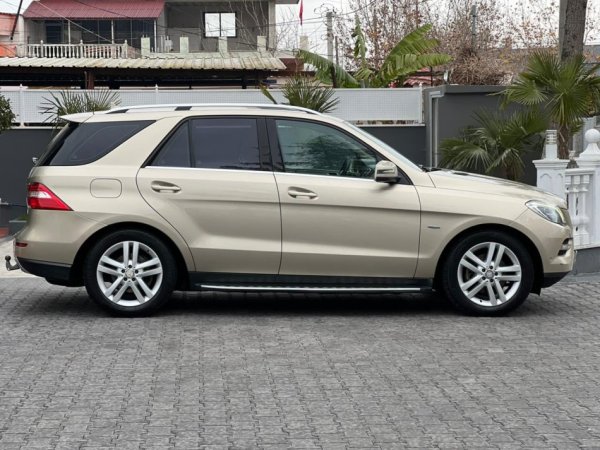 Fier, shes makine MERCEDES BENZ ML350 DIESEL BLUEEFFICIENCY-2012 12.500 EURO-MUNDESI NDERRIMI-069 44 00 305 Nafte, gri metalizato automatik Klima 280.000 km 12.500 €