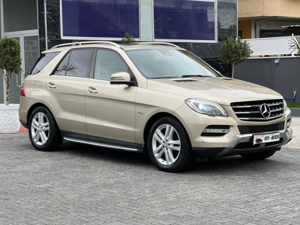 Fier, shes makine MERCEDES BENZ ML350 DIESEL BLUEEFFICIENCY-2012 12.500 EURO-MUNDESI NDERRIMI-069 44 00 305 Nafte, gri metalizato automatik Klima 280.000 km 12.500 €