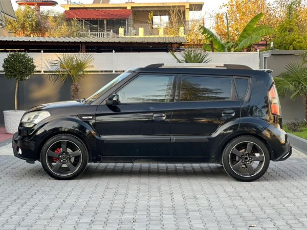 Fier, shes makine OKAZION--2200 EURO-KIA SOUL-1.6 BENZIN GAZ-MANUAL-SUPER EKONOMIKE XHAMA TE ZINJ ORIGJINAL-069 44 00 305-NUK NDERROHET Benzin+Gaz, e zeze Kondicioner 296.000 km 2.200 €