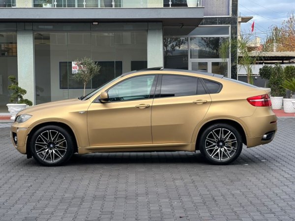 Fier, shes makine BMW X6-3.0 DIESEL-XHAMA TE ZINJ ORIGJINAL 8500 EURO OSE NDERROHET(E VESHUR ME LETER GOLD) Nafte, e argjendtë automatik Kondicioner 275.000 km 8.500 €