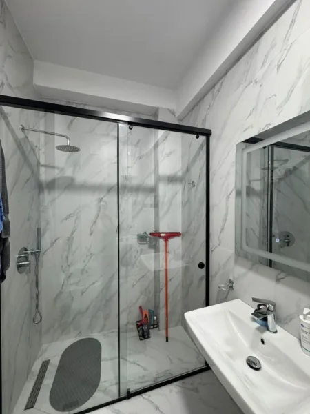 Tirane, jepet me qera apartament 1+1 Kati 3, 65 m² 400 € (Rruga Pasho Hysa)