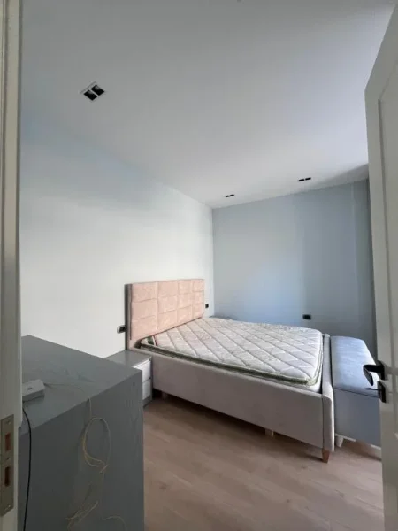 Tirane, jepet me qera apartament 2+1+Ballkon Kati 1, 100 m² 600 € (Sauk)