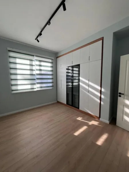 Tirane, jepet me qera apartament 2+1+Ballkon Kati 1, 100 m² 600 € (Sauk)