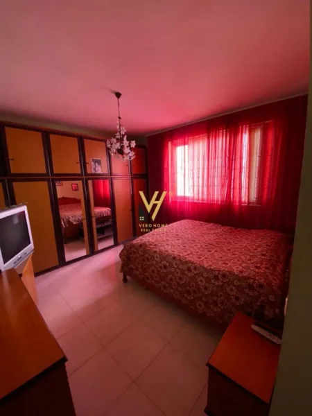 Tirane, jepet me qera apartament 2+1+Ballkon Kati 6, 100 m² 600 € (KOMUNA E PARISIT)