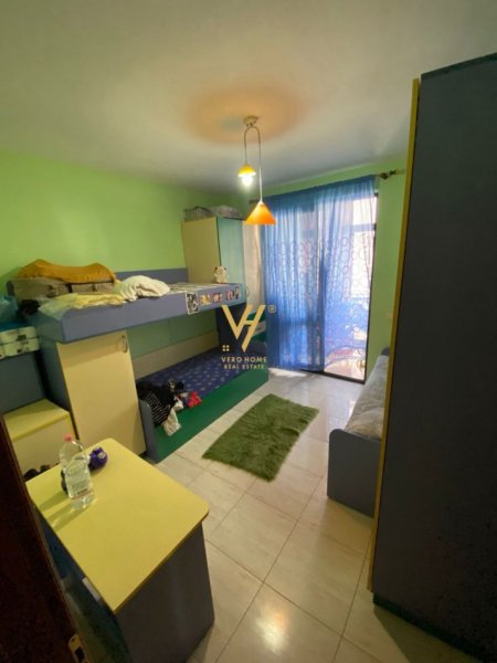 Tirane, jepet me qera apartament 2+1+Ballkon Kati 6, 100 m² 600 € (KOMUNA E PARISIT)