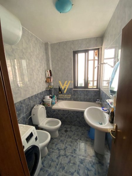 Tirane, jepet me qera apartament 2+1+Ballkon Kati 6, 100 m² 600 € (KOMUNA E PARISIT)