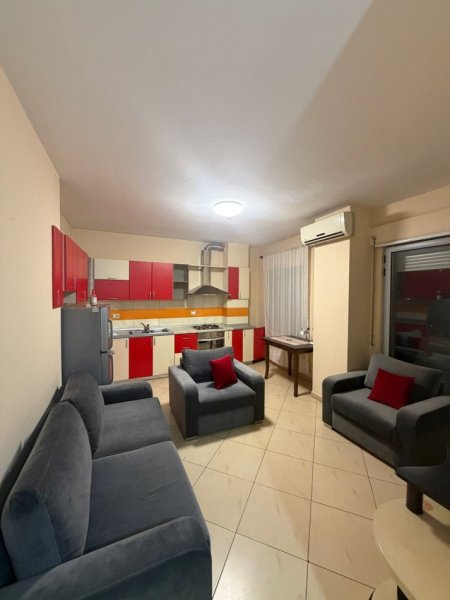Tirane, jepet me qera apartament 1+1+Ballkon Kati 6, 75 m² 500 € (Selvia)