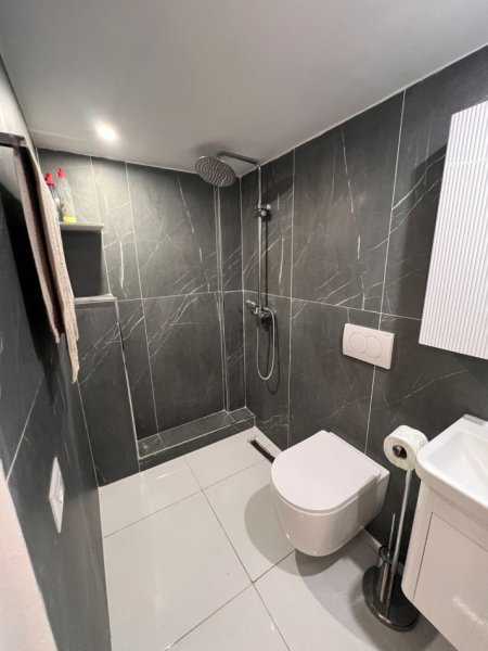 Tirane, jepet me qera apartament 1+1+Ballkon Kati 1, 74 m² 500 € (Rruga “4 Dëshmorët”)