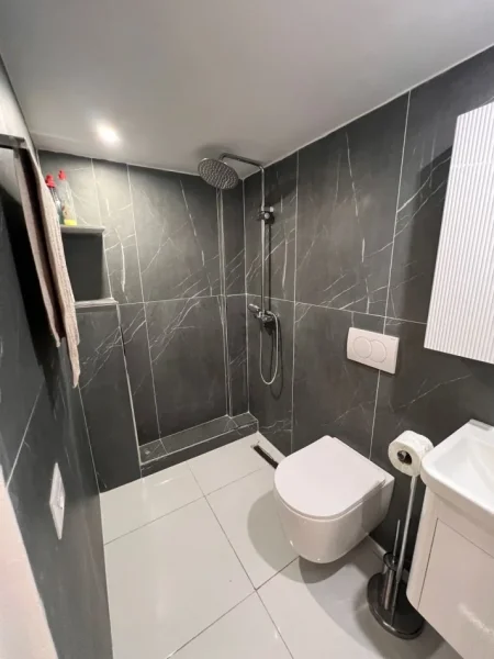 Tirane, jepet me qera apartament 1+1+Ballkon Kati 1, 74 m² 500 € (Rruga “4 Dëshmorët”)