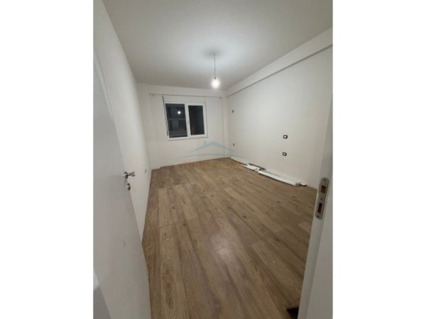 Tirane, jepet me qera apartament Kati 1, 67 m² 700 € (Komuna e Parisit)