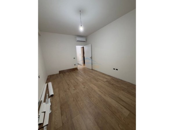 Tirane, jepet me qera apartament Kati 1, 67 m² 700 € (Komuna e Parisit)
