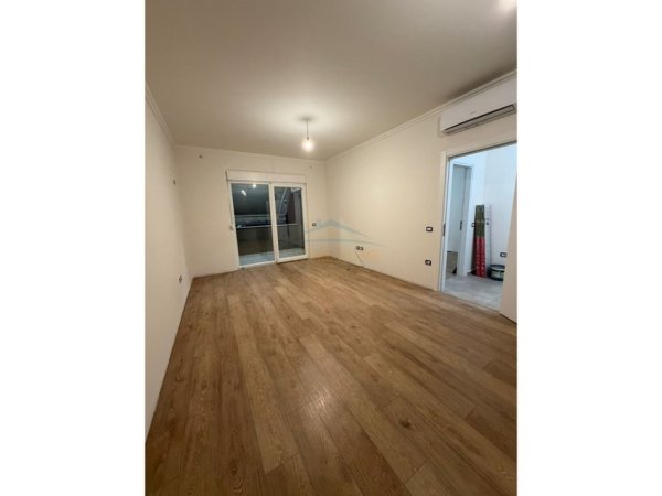 Tirane, jepet me qera apartament Kati 1, 67 m² 700 € (Komuna e Parisit)