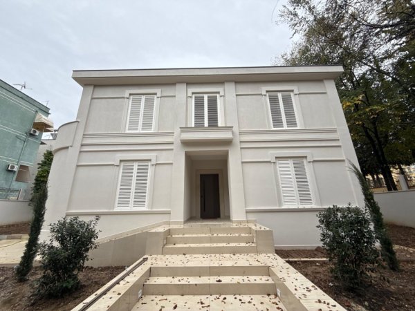 Tirane, jepet me qera Vile 2 Katshe per biznes , 9.000 €