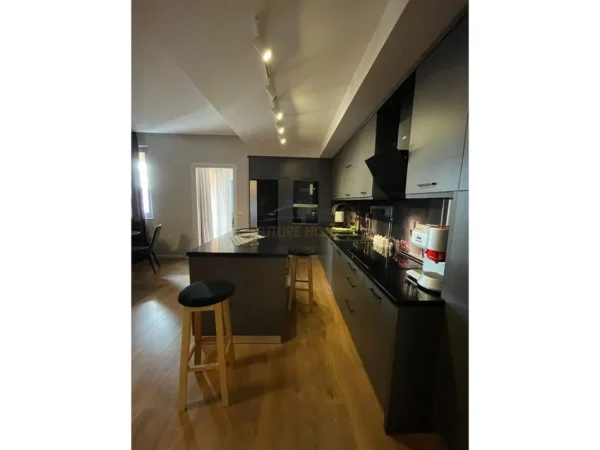 Tirane, jepet me qera apartament 2+1 Kati 5, 110 m² 1.000 € (Rruga Bardhyl, Tiranë.)