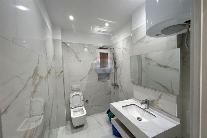 Vlore - Lungomare, shitet apartament 1+1 Kati 4, 60 m² 135.000 € (Rruga Dhimitër Konomi, Vlore)