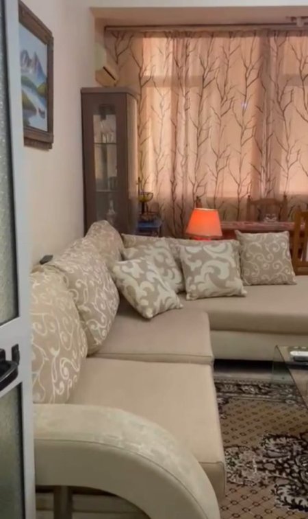 JEPET ME QIRA APARTAMNET 1+1  RR. KAVAJES  500 € (PRANE QENDERS GLOBE)