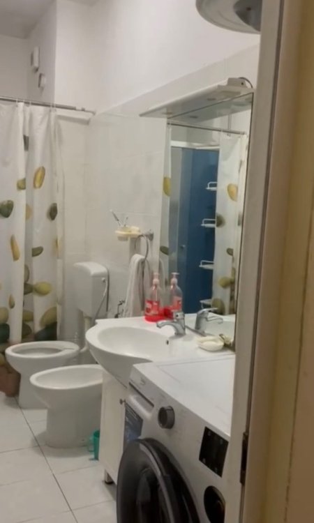 JEPET ME QIRA APARTAMNET 1+1  RR. KAVAJES  500 € (PRANE QENDERS GLOBE)