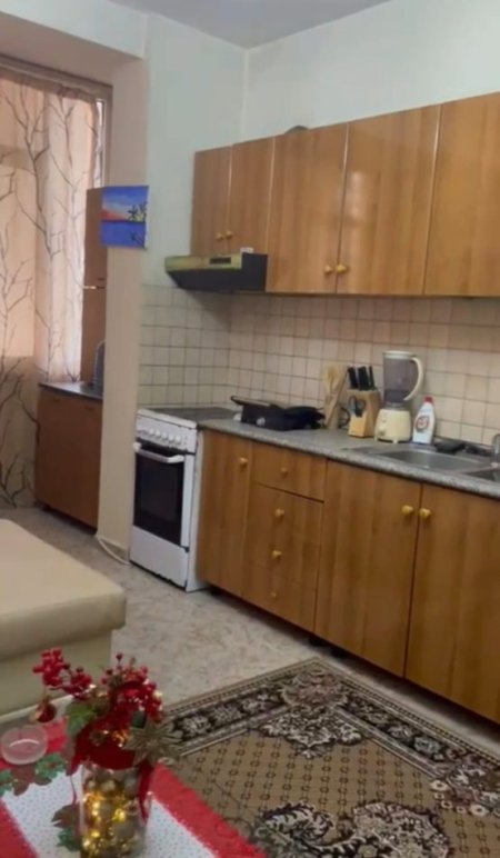 JEPET ME QIRA APARTAMNET 1+1  RR. KAVAJES  500 € (PRANE QENDERS GLOBE)