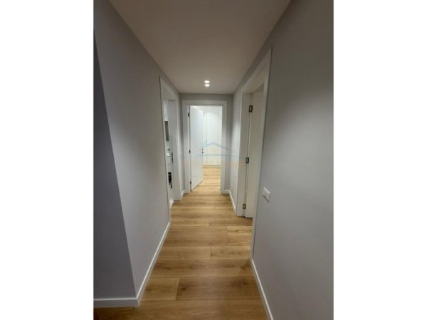 Tirane, jepet me qera apartament 2+1 , 92 m² 700 € (Kodra e Diellit)