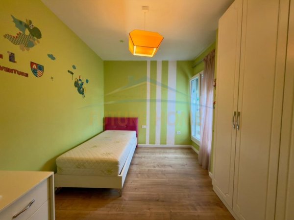 Tirane, jepet me qera apartament 3+1+Ballkon Kati 2, 155 m² 1.400 € (Long Hill Residence)