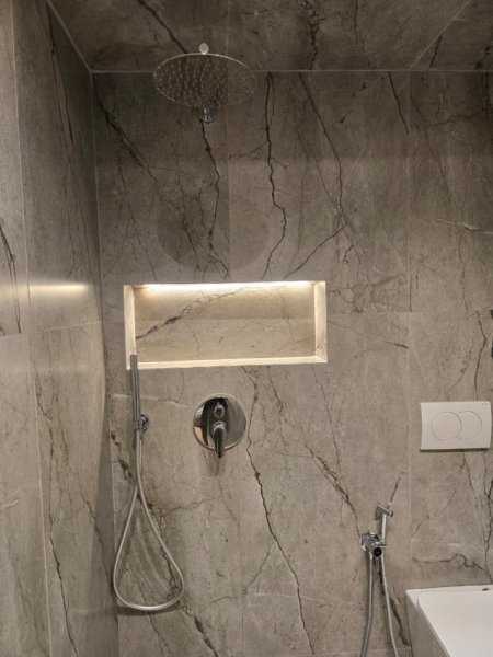 Tirane, jepet me qera garsonier  Kati 4,  400 € (Rruga Hoxha Tasin)