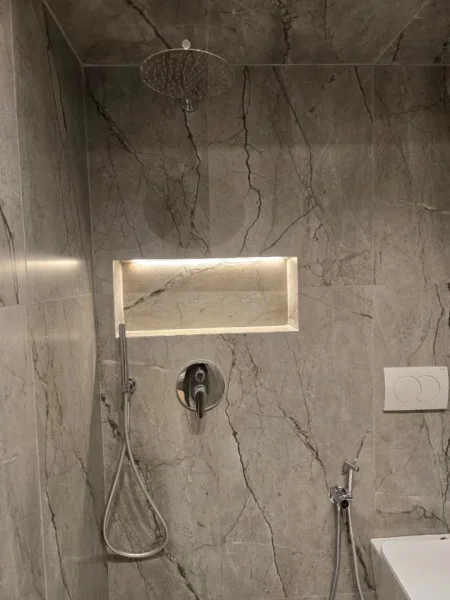 Tirane, jepet me qera garsonier  Kati 4,  400 € (Rruga Hoxha Tasin)