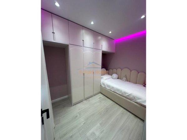 Tirane, shitet apartament 2+1+Ballkon Kati 3, 118 m² 