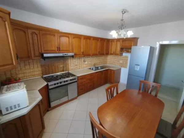 Durres, shes apartament 2+1 Kati 9, 108 m² 225.000 € (Rruga Aleksander Goga)