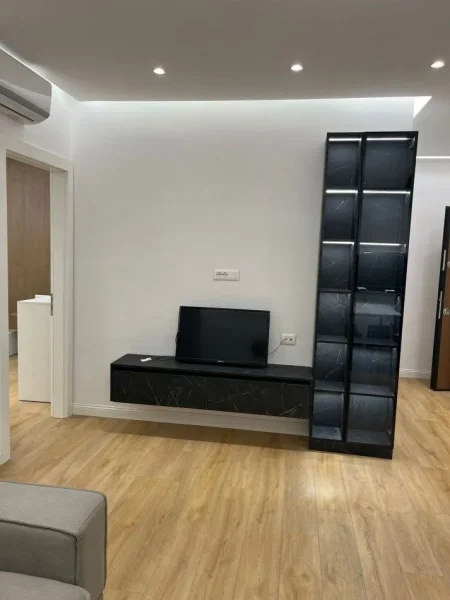 Tirane, jepet me qera apartament 2+1 , 90 m² 750 € (Fusha e Aviacionit)
